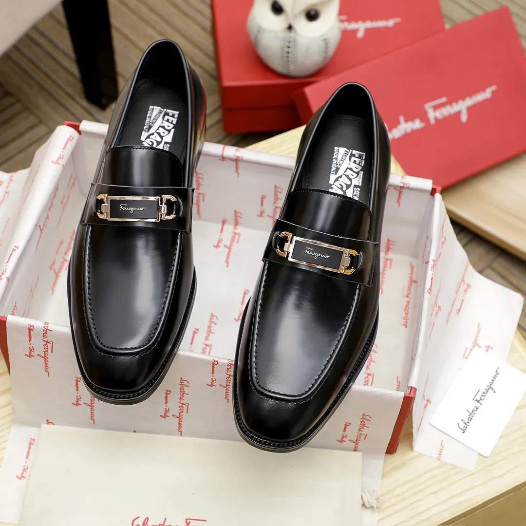 Factory price 460 🔥Ferragamo's new men's casual slip-on shoes🇨🇳Official website original 1:1 mold opening, original quality💯Fine workmanship, high-end luxury☘The upper is made of imported Italian first-layer cowhide🌴Water-dyed🐂Leather lining🍓Rubber wear-resistant and non-slip outsole, breathable and comfortable to wear🍍The first choice for high-grade men, black is optional! Code number 38-44 (45.46. Can be customized)